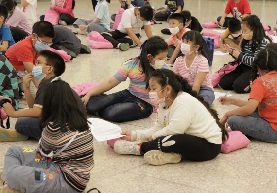 ภาพกิจกรรม คณะวิทยาศาสตร์และเทคโนโลยี จัดโครงการฝึกทักษะเพื่อพัฒนาอัจฉริยะภาพวิทยาศาสตร์ กิจกรรมค่ายวิทยาศาสตร์รุ่นจิ๋ว ระดับชั้นประถมศึกษาปีที่ 1-3 โรงเรียนอนุบาลกำแพงเพชร