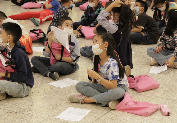 ภาพกิจกรรม คณะวิทยาศาสตร์และเทคโนโลยี จัดโครงการฝึกทักษะเพื่อพัฒนาอัจฉริยะภาพวิทยาศาสตร์ กิจกรรมค่ายวิทยาศาสตร์รุ่นจิ๋ว ระดับชั้นประถมศึกษาปีที่ 1-3 โรงเรียนอนุบาลกำแพงเพชร