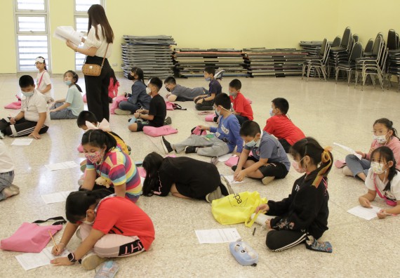 ภาพกิจกรรม คณะวิทยาศาสตร์และเทคโนโลยี จัดโครงการฝึกทักษะเพื่อพัฒนาอัจฉริยะภาพวิทยาศาสตร์ กิจกรรมค่ายวิทยาศาสตร์รุ่นจิ๋ว ระดับชั้นประถมศึกษาปีที่ 1-3 โรงเรียนอนุบาลกำแพงเพชร