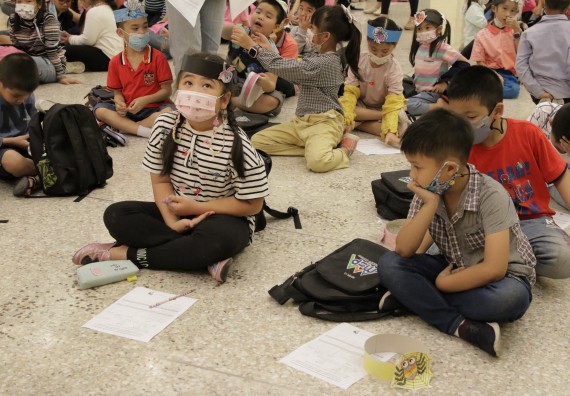 ภาพกิจกรรม คณะวิทยาศาสตร์และเทคโนโลยี จัดโครงการฝึกทักษะเพื่อพัฒนาอัจฉริยะภาพวิทยาศาสตร์ กิจกรรมค่ายวิทยาศาสตร์รุ่นจิ๋ว ระดับชั้นประถมศึกษาปีที่ 1-3 โรงเรียนอนุบาลกำแพงเพชร