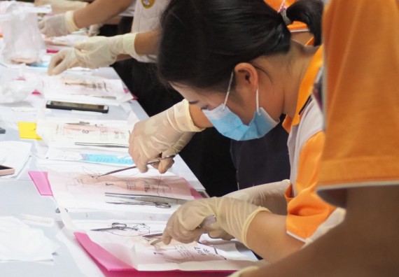 ภาพกิจกรรม โปรแกรมวิชาสาธารณสุขศาสตร์ จัดอบรมการเย็บแผล การตัดไหม