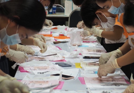 ภาพกิจกรรม โปรแกรมวิชาสาธารณสุขศาสตร์ จัดอบรมการเย็บแผล การตัดไหม