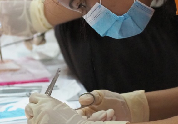 ภาพกิจกรรม โปรแกรมวิชาสาธารณสุขศาสตร์ จัดอบรมการเย็บแผล การตัดไหม