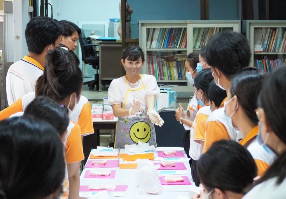 ภาพกิจกรรม โปรแกรมวิชาสาธารณสุขศาสตร์ จัดอบรมการเย็บแผล การตัดไหม