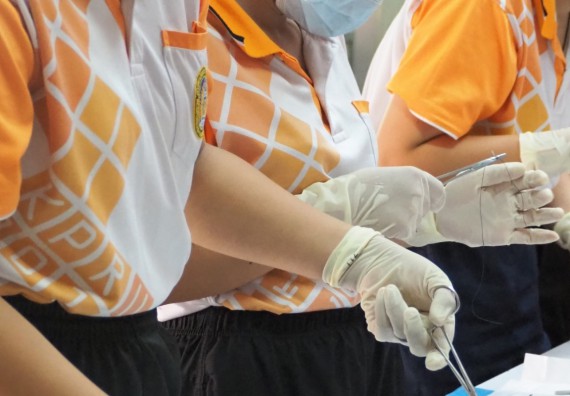 ภาพกิจกรรม โปรแกรมวิชาสาธารณสุขศาสตร์ จัดอบรมการเย็บแผล การตัดไหม