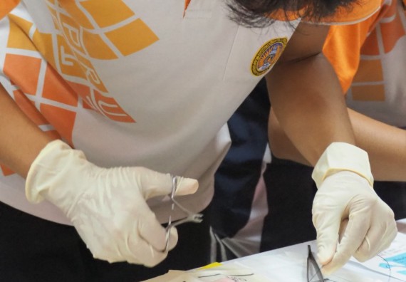 ภาพกิจกรรม โปรแกรมวิชาสาธารณสุขศาสตร์ จัดอบรมการเย็บแผล การตัดไหม