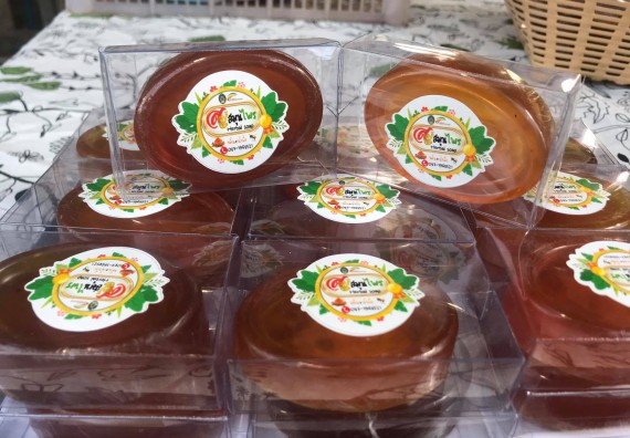 ภาพกิจกรรม โปรแกรมวิชาเคมี จัดระดมความคิดเห็นและสํารวจข้อมูลพื้นฐานเพื่อการพัฒนาผลิตภัณฑ์สบู่ก้อนสมุนไพร