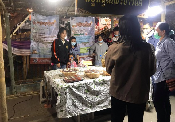 ภาพกิจกรรม โปรแกรมวิชาเคมี จัดระดมความคิดเห็นและสํารวจข้อมูลพื้นฐานเพื่อการพัฒนาผลิตภัณฑ์สบู่ก้อนสมุนไพร