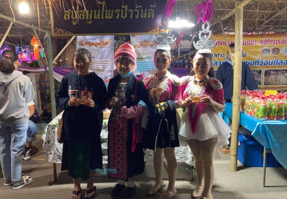 ภาพกิจกรรม โปรแกรมวิชาเคมี จัดระดมความคิดเห็นและสํารวจข้อมูลพื้นฐานเพื่อการพัฒนาผลิตภัณฑ์สบู่ก้อนสมุนไพร