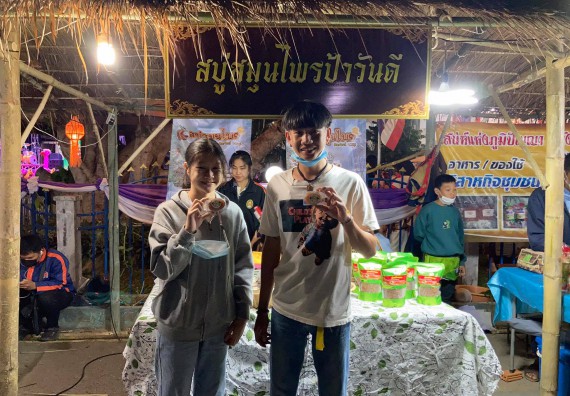 ภาพกิจกรรม โปรแกรมวิชาเคมี จัดระดมความคิดเห็นและสํารวจข้อมูลพื้นฐานเพื่อการพัฒนาผลิตภัณฑ์สบู่ก้อนสมุนไพร