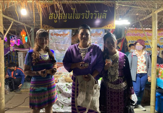 ภาพกิจกรรม โปรแกรมวิชาเคมี จัดระดมความคิดเห็นและสํารวจข้อมูลพื้นฐานเพื่อการพัฒนาผลิตภัณฑ์สบู่ก้อนสมุนไพร