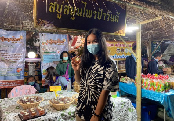 ภาพกิจกรรม โปรแกรมวิชาเคมี จัดระดมความคิดเห็นและสํารวจข้อมูลพื้นฐานเพื่อการพัฒนาผลิตภัณฑ์สบู่ก้อนสมุนไพร