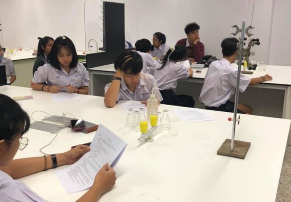 ภาพกิจกรรม โปรแกรมวิชาเคมี จัดอบรมเชิงปฏิบัติการโครงการส่งเสริมการจัดการเรียนการสอนในศตวรรษที่ 21 และพัฒนาทักษะดิจิทัลหลักสูตรครุศาสตรบัณฑิต สาขาวิชาเคมี