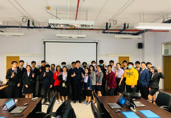 ภาพกิจกรรม  โปรแกรมวิชาวิทยาการคอมพิวเตอร์ จัดอบรมเชิงปฏิบัติการด้านวิทยาการคอมพิวเตอร์ และส่งเสริมสร้างภาพลักษณ์หลักสูตรวิทยาการคอมพิวเตอร์ในเขตพื้นที่เป้าหมายและจังหวัดใกล้เคียง