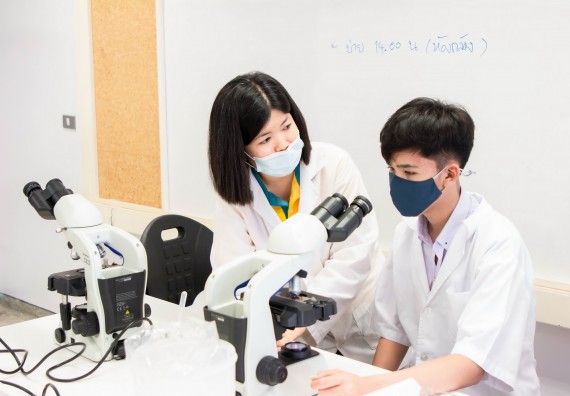 ภาพกิจกรรม โปรแกรมวิชาชีววิทยา จัดค่ายเทคนิคปลอดเชื้อและเพาะเลี้ยงเนื้อเยื่อพืช