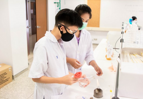 ภาพกิจกรรม โปรแกรมวิชาชีววิทยา จัดค่ายเทคนิคปลอดเชื้อและเพาะเลี้ยงเนื้อเยื่อพืช