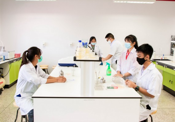 ภาพกิจกรรม โปรแกรมวิชาชีววิทยา จัดค่ายเทคนิคปลอดเชื้อและเพาะเลี้ยงเนื้อเยื่อพืช