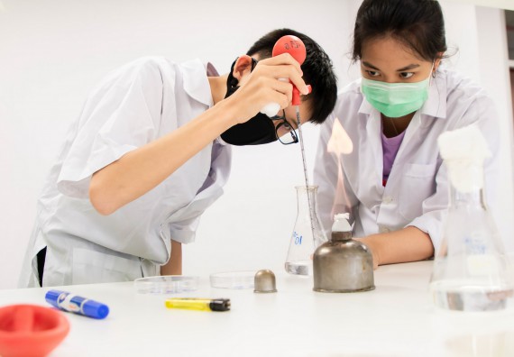 ภาพกิจกรรม โปรแกรมวิชาชีววิทยา จัดค่ายเทคนิคปลอดเชื้อและเพาะเลี้ยงเนื้อเยื่อพืช