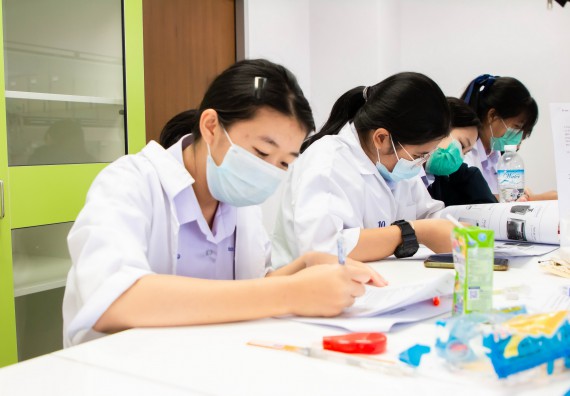 ภาพกิจกรรม โปรแกรมวิชาชีววิทยา จัดค่ายเทคนิคปลอดเชื้อและเพาะเลี้ยงเนื้อเยื่อพืช