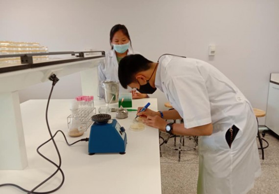 ภาพกิจกรรม โปรแกรมวิชาชีววิทยา จัดค่ายเทคนิคปลอดเชื้อและเพาะเลี้ยงเนื้อเยื่อพืช