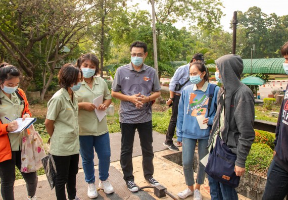 ภาพกิจกรรม โปรแกรมวิชาวิทยาศาสตร์สิ่งแวดล้อม จัดกิจกรรมโครงการส่งเสริมและสนับสนุนการจัดการเรียนการสอนเชิงบูรณาการกับการทำงาน เรื่อง ระบบบำบัดน้ำเสีย การวิเคราะห์คุณภาพน้ำในระบบบำบัดน้ำเสีย และระบบความปลอดภัยของผู้ปฏิบัติงาน รายวิชาเทคโนโลยีการจัดการน้ำเสี