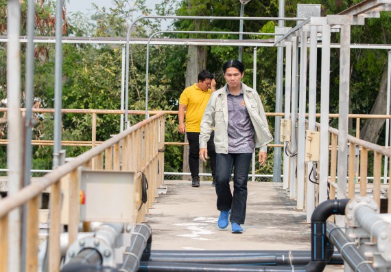 ภาพกิจกรรม โปรแกรมวิชาวิทยาศาสตร์สิ่งแวดล้อม จัดกิจกรรมโครงการส่งเสริมและสนับสนุนการจัดการเรียนการสอนเชิงบูรณาการกับการทำงาน เรื่อง ระบบบำบัดน้ำเสีย การวิเคราะห์คุณภาพน้ำในระบบบำบัดน้ำเสีย และระบบความปลอดภัยของผู้ปฏิบัติงาน รายวิชาเทคโนโลยีการจัดการน้ำเสี