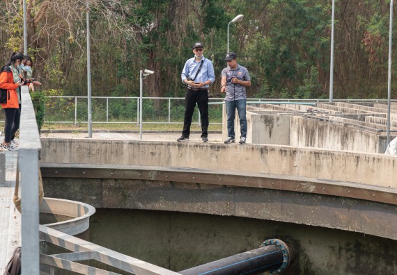 ภาพกิจกรรม โปรแกรมวิชาวิทยาศาสตร์สิ่งแวดล้อม จัดกิจกรรมโครงการส่งเสริมและสนับสนุนการจัดการเรียนการสอนเชิงบูรณาการกับการทำงาน เรื่อง ระบบบำบัดน้ำเสีย การวิเคราะห์คุณภาพน้ำในระบบบำบัดน้ำเสีย และระบบความปลอดภัยของผู้ปฏิบัติงาน รายวิชาเทคโนโลยีการจัดการน้ำเสี