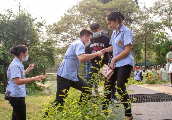 ภาพกิจกรรม โปรแกรมวิชาวิทยาศาสตร์สิ่งแวดล้อม จัดกิจกรรมโครงการส่งเสริมและสนับสนุนการจัดการเรียนการสอนเชิงบูรณาการกับการทำงาน เรื่อง ระบบบำบัดน้ำเสีย การวิเคราะห์คุณภาพน้ำในระบบบำบัดน้ำเสีย และระบบความปลอดภัยของผู้ปฏิบัติงาน รายวิชาเทคโนโลยีการจัดการน้ำเสี