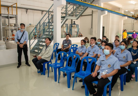 ภาพกิจกรรม โปรแกรมวิชาวิทยาศาสตร์สิ่งแวดล้อม จัดกิจกรรมโครงการส่งเสริมและสนับสนุนการจัดการเรียนการสอนเชิงบูรณาการกับการทำงาน เรื่อง ระบบบำบัดน้ำเสีย การวิเคราะห์คุณภาพน้ำในระบบบำบัดน้ำเสีย และระบบความปลอดภัยของผู้ปฏิบัติงาน รายวิชาเทคโนโลยีการจัดการน้ำเสี