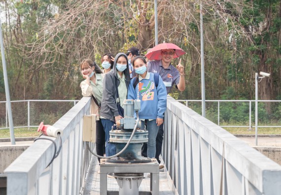 ภาพกิจกรรม โปรแกรมวิชาวิทยาศาสตร์สิ่งแวดล้อม จัดกิจกรรมโครงการส่งเสริมและสนับสนุนการจัดการเรียนการสอนเชิงบูรณาการกับการทำงาน เรื่อง ระบบบำบัดน้ำเสีย การวิเคราะห์คุณภาพน้ำในระบบบำบัดน้ำเสีย และระบบความปลอดภัยของผู้ปฏิบัติงาน รายวิชาเทคโนโลยีการจัดการน้ำเสี