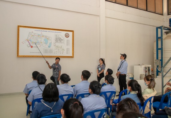 ภาพกิจกรรม โปรแกรมวิชาวิทยาศาสตร์สิ่งแวดล้อม จัดกิจกรรมโครงการส่งเสริมและสนับสนุนการจัดการเรียนการสอนเชิงบูรณาการกับการทำงาน เรื่อง ระบบบำบัดน้ำเสีย การวิเคราะห์คุณภาพน้ำในระบบบำบัดน้ำเสีย และระบบความปลอดภัยของผู้ปฏิบัติงาน รายวิชาเทคโนโลยีการจัดการน้ำเสี