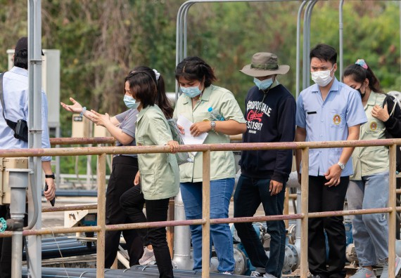 ภาพกิจกรรม โปรแกรมวิชาวิทยาศาสตร์สิ่งแวดล้อม จัดกิจกรรมโครงการส่งเสริมและสนับสนุนการจัดการเรียนการสอนเชิงบูรณาการกับการทำงาน เรื่อง ระบบบำบัดน้ำเสีย การวิเคราะห์คุณภาพน้ำในระบบบำบัดน้ำเสีย และระบบความปลอดภัยของผู้ปฏิบัติงาน รายวิชาเทคโนโลยีการจัดการน้ำเสี