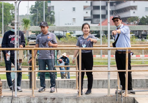 ภาพกิจกรรม โปรแกรมวิชาวิทยาศาสตร์สิ่งแวดล้อม จัดกิจกรรมโครงการส่งเสริมและสนับสนุนการจัดการเรียนการสอนเชิงบูรณาการกับการทำงาน เรื่อง ระบบบำบัดน้ำเสีย การวิเคราะห์คุณภาพน้ำในระบบบำบัดน้ำเสีย และระบบความปลอดภัยของผู้ปฏิบัติงาน รายวิชาเทคโนโลยีการจัดการน้ำเสี