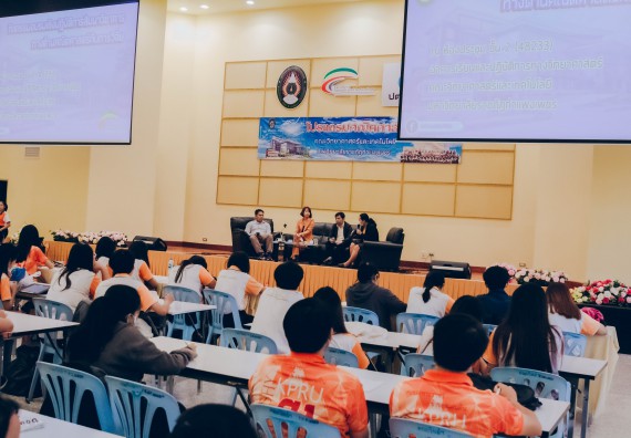 ภาพกิจกรรม โปรแกรมวิชาคณิตศาสตร์ จัดอบรมเชิงปฏิบัติการสัมมนาวิชาการทางด้านคณิตศาสตร์กับการวิจัย