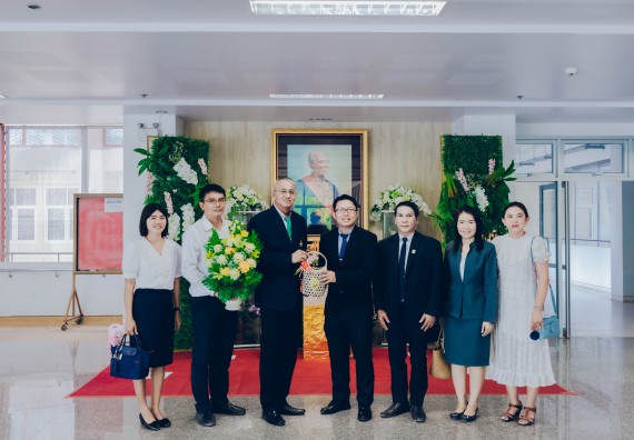 ดร.พัฒนา ทรงประดิษฐ ผู้อำนวยการสถานศึกษา และคณะรองผู้อำนวยการของโรงเรียนพรานกระต่ายพิทยาคม ได้มอบกระเช้าแสดงความยินดีกับ รองศาสตราจารย์ ดร.ปรีชา ปัญญา