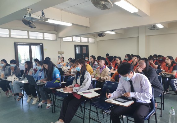 ภาพกิจกรรม โปรแกรมวิชาคณิตศาสตร์ จัดกิจกรรมแนะแนวการศึกษาต่อระดับบัณฑิตศึกษา