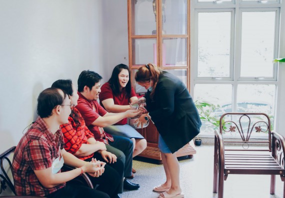 ภาพกิจกรรม คณะวิทยาศาสตร์และเทคโนโลยี จัดพิธีรดน้ำดำหัวผู้บริหารคณะวิทยาศาสตร์และเทคโนโลยี