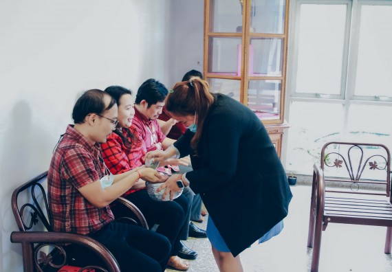 ภาพกิจกรรม คณะวิทยาศาสตร์และเทคโนโลยี จัดพิธีรดน้ำดำหัวผู้บริหารคณะวิทยาศาสตร์และเทคโนโลยี