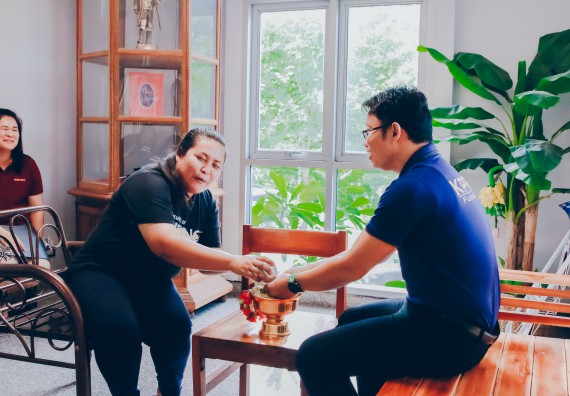 ภาพกิจกรรม คณะวิทยาศาสตร์และเทคโนโลยี จัดพิธีรดน้ำดำหัวผู้บริหารคณะวิทยาศาสตร์และเทคโนโลยี