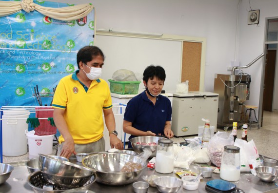 ภาพกิจกรรม  โปรแกรมวิชาเกษตรศาสตร์ จัดอบรมเรื่อง เนื้อสัตว์และการแปรรูปผลิตภัณฑ์