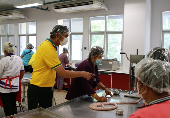 ภาพกิจกรรม  โปรแกรมวิชาเกษตรศาสตร์ จัดอบรมเรื่อง เนื้อสัตว์และการแปรรูปผลิตภัณฑ์