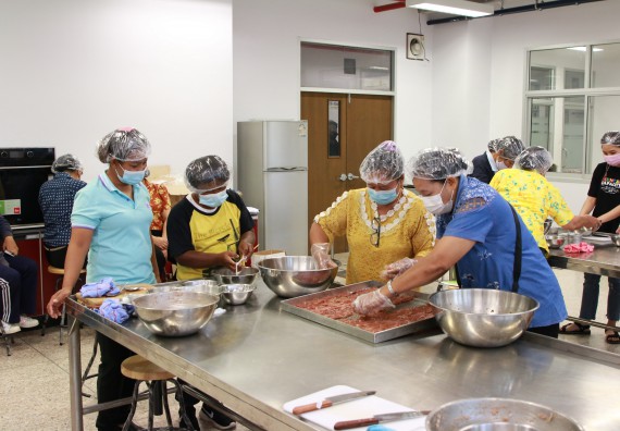 ภาพกิจกรรม  โปรแกรมวิชาเกษตรศาสตร์ จัดอบรมเรื่อง เนื้อสัตว์และการแปรรูปผลิตภัณฑ์