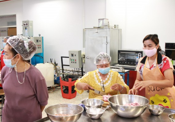 ภาพกิจกรรม  โปรแกรมวิชาเกษตรศาสตร์ จัดอบรมเรื่อง เนื้อสัตว์และการแปรรูปผลิตภัณฑ์