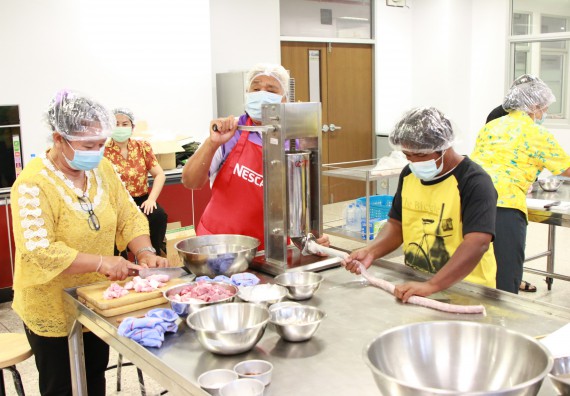 ภาพกิจกรรม  โปรแกรมวิชาเกษตรศาสตร์ จัดอบรมเรื่อง เนื้อสัตว์และการแปรรูปผลิตภัณฑ์
