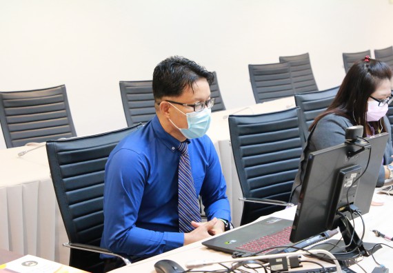 ภาพกิจกรรมหลักสูตรสาขาวิชาวิทยาศาสตร์สิ่งแวดล้อม (วท.บ.) โปรแกรมวิชาวิทยาศาสตร์สิ่งแวดล้อม จัดการตรวจประเมินคุณภาพภายในในรูปแบบการประเมินคุณภาพการศึกษาผ่านสื่ออิเล็กทรอนิกส์ ปีการศึกษา 2563 หลักสูตรวิทยาศาสตร์สิ่งแวดล้อม