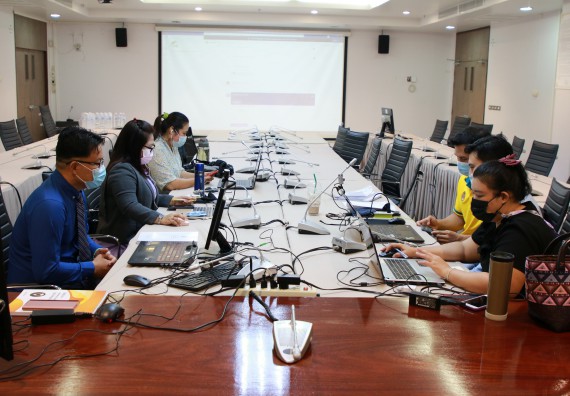 ภาพกิจกรรมหลักสูตรสาขาวิชาวิทยาศาสตร์สิ่งแวดล้อม (วท.บ.) โปรแกรมวิชาวิทยาศาสตร์สิ่งแวดล้อม จัดการตรวจประเมินคุณภาพภายในในรูปแบบการประเมินคุณภาพการศึกษาผ่านสื่ออิเล็กทรอนิกส์ ปีการศึกษา 2563 หลักสูตรวิทยาศาสตร์สิ่งแวดล้อม