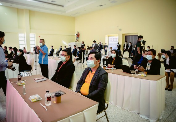 ภาพกิจกรรม คณบดีและรองคณบดี คณะวิทยาศาสตร์และเทคโนโลยีเข้าร่วม พิธีเปิดการประชุมวิชาการและการนำเสนอผลงงานวิจัยเครือข่ายบัณฑิตวิทยาลัย มหาวิทยาลัยราชภัฏภาคเหนือ (GNRU) ครั้งที่ 21