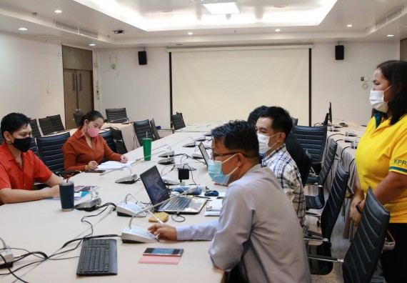 ภาพกิจกรรม หลักสูตรสาขาวิชาการศึกษา (ฟิสิกส์,อุตสาหกรรมศิลป์,ชีววิทยา) จัดการตรวจประเมินคุณภาพภายในในรูปแบบการประเมินคุณภาพการศึกษาผ่านสื่ออิเล็กทรอนิกส์ ปีการศึกษา 2563 หลักสูตรสาขาวิชาการศึกษา (ฟิสิกส์,อุตสาหกรรมศิลป์,ชีววิทยา)