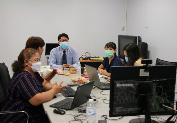 ภาพกิจกรรม  หลักสูตรสาขาวิชาเทคโนโลยีสารสนเทศ (วท.บ.) จัดการตรวจประเมินคุณภาพภายในในรูปแบบการประเมินคุณภาพการศึกษาผ่านสื่ออิเล็กทรอนิกส์ ปีการศึกษา 2563