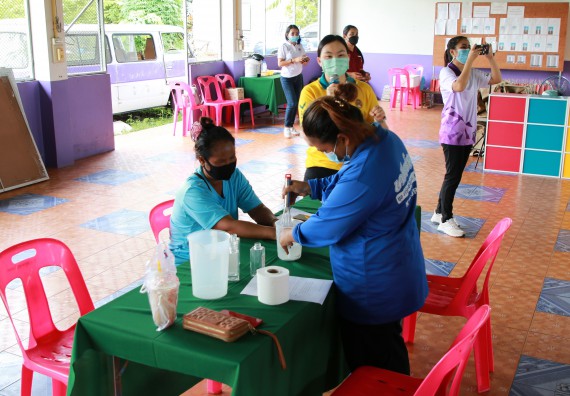 ภาพกิจกรรม  คณะวิทยาศาสตร์และเทคโนโลยี จัดกิจกรรมการอบรมเชิงปฏิบัติการนักวิทยาศาสตร์รุ่นเยาว์ ให้กับนักเรียนและคณะครูโรงเรียนอนุบาลปางมะค่า